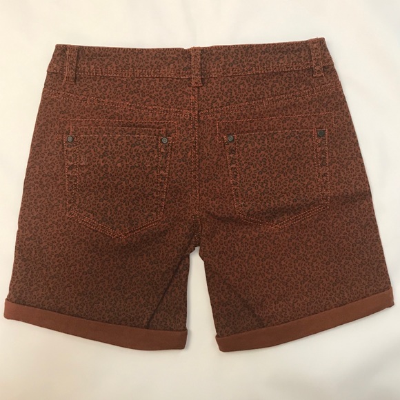 Lola NWT Rust Leopard Print Jean Shorts Size 7 - Picture 2 of 5